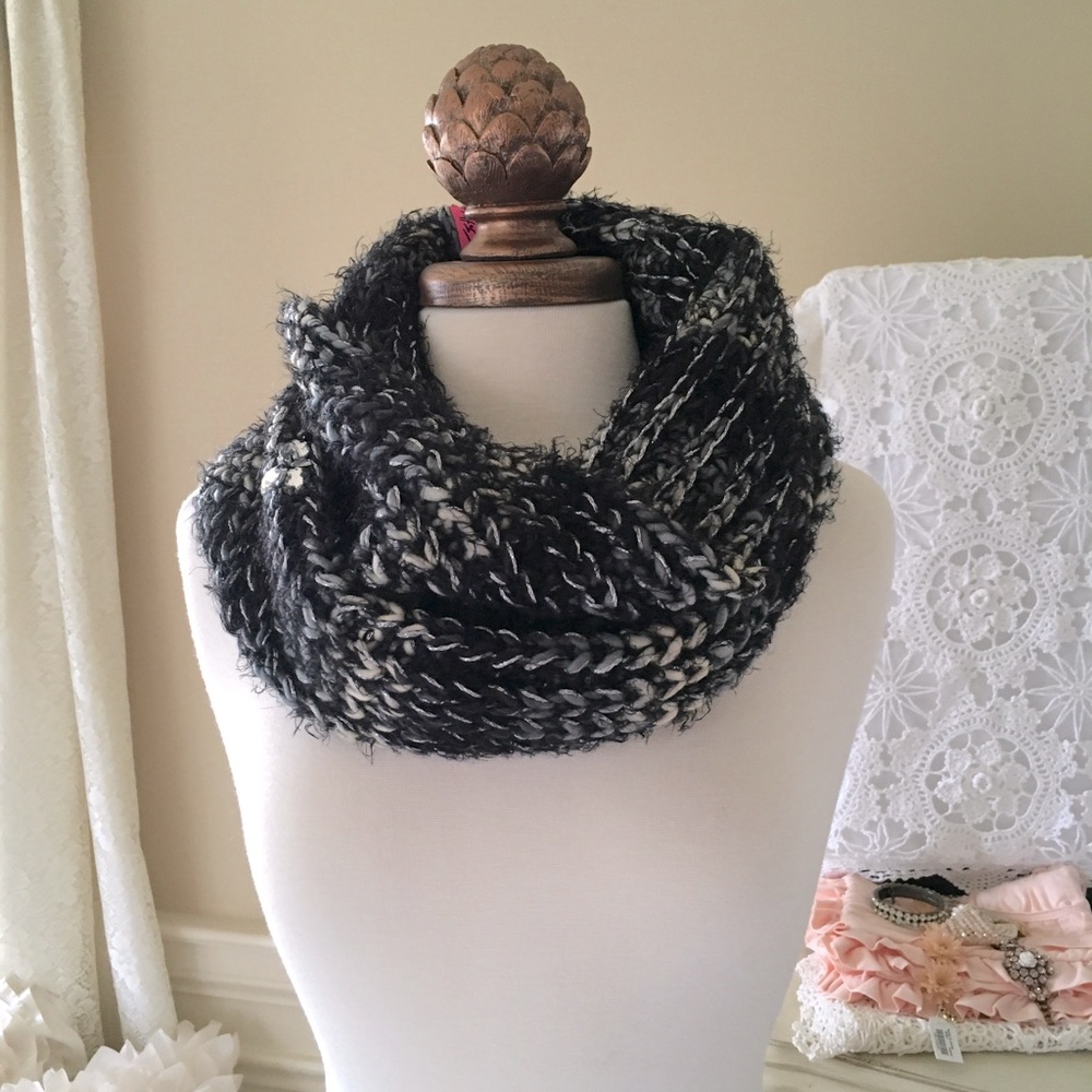 Chunky scarf by Betsey Johnson